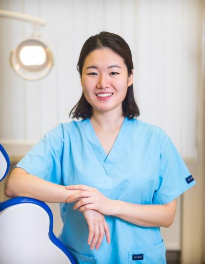 Dr. Sina Choi - Dentist