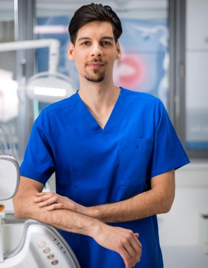 Dr. Gyömbér Zoltán - Dentist