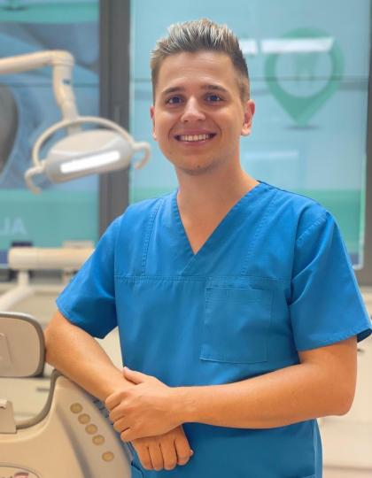 Dr. Keresztúri Máté - Szájsebész szakorvos
