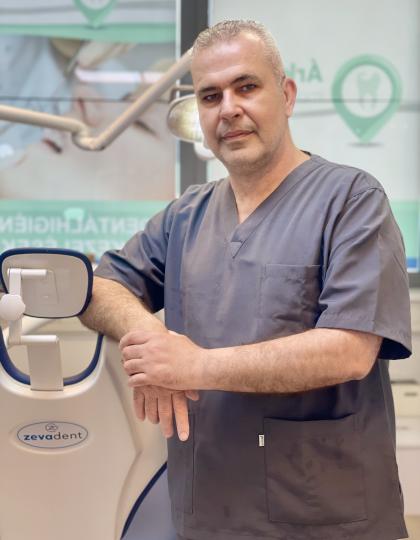 Dr. Saleh Nazem - Fogorvos