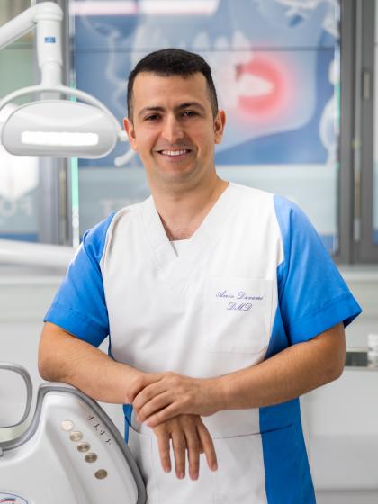 Dr. Amir Davami - Fogorvos