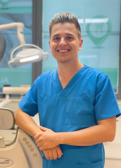 Dr. Keresztúri Máté - Szájsebész szakorvos
