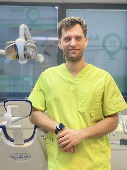 Dr. Lakatos Levente - Dentist