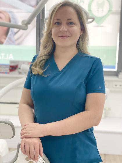 Dr. Simicskó Eszter - Szájsebész szakorvos