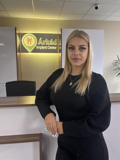 Vasvári Virág - Páciens koordinátor  Vasvári Virág - Páciens koordinátor